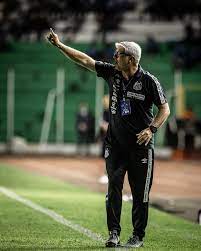 Santos busca voltar a emplacar três vitórias seguidas após quase um ano