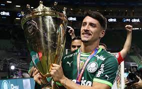 Desfalque na final, Piquerez se torna o segundo estrangeiro com mais títulos pelo Palmeiras