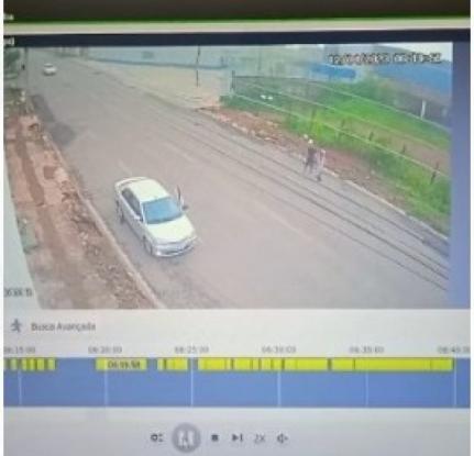 FINGIU ESTAR ARMADO: Vítima reage e imobiliza assaltante que tentou levar sua carteira