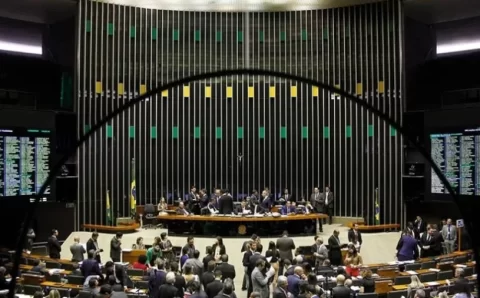 Governo prevê salário-mínimo em R$ 1.389 em 2024 e PIB a 2,3%