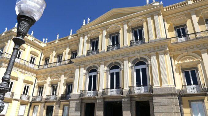 Após incêndio, Museu Nacional lança catálogo impresso de obras raras