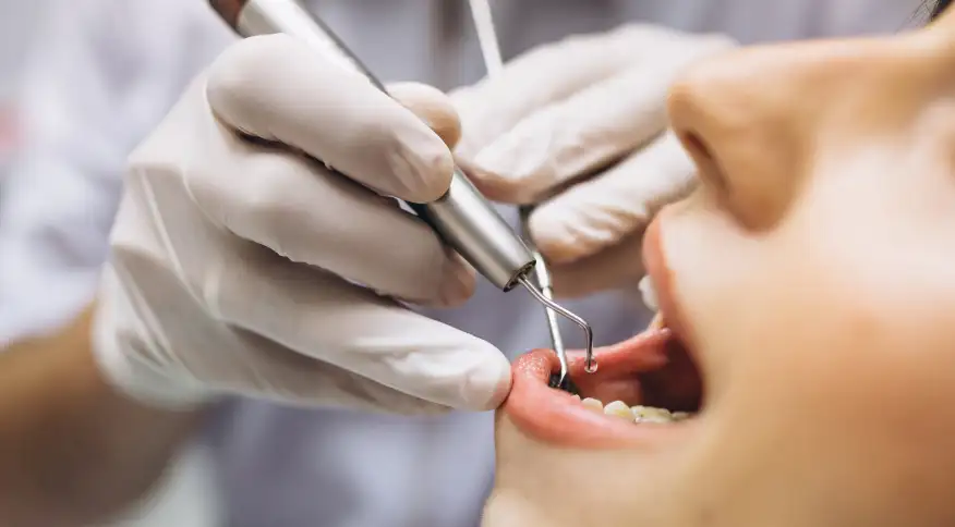 Problemas dentários elevam risco de Covid-19 grave em cardiopatas, diz estudo