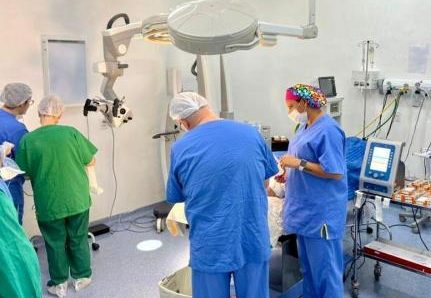 MT:  NA SANTA CASA:   Primeira cirurgia para colocação de aparelho auditivo pelo SUS dura 4h