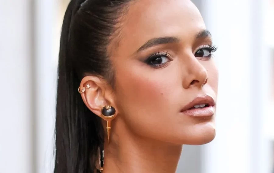 Bruna Marquezine exibe seios em ensaio nu e viraliza na web: ‘Absurdo’