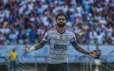 CAMPEONATO BRASILEIRO:    Em jogo com 12 cartões, Flamengo derrota Bahia fora de casa e embala no Brasileirão