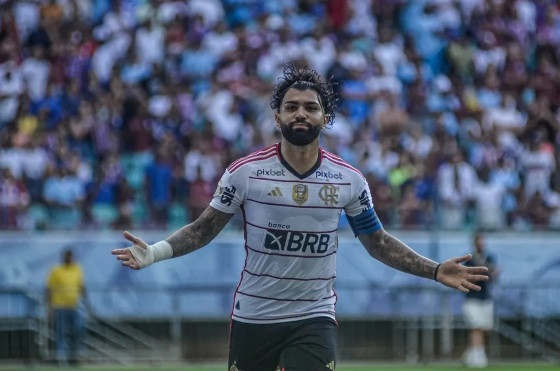 CAMPEONATO BRASILEIRO:    Em jogo com 12 cartões, Flamengo derrota Bahia fora de casa e embala no Brasileirão