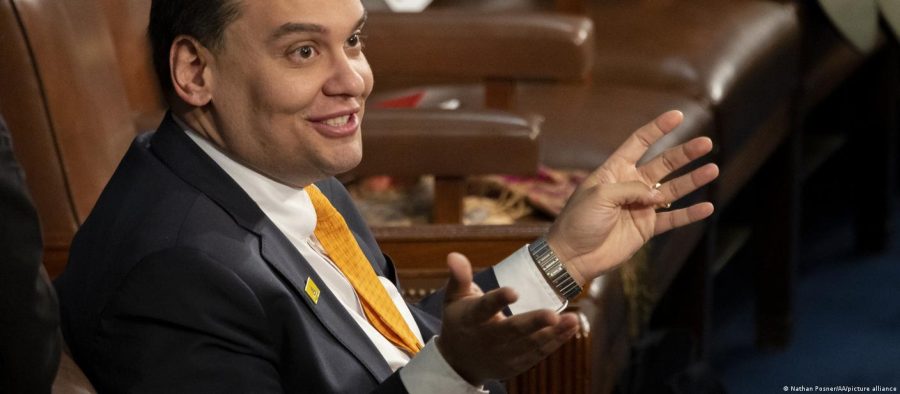 Deputado dos EUA George Santos é acusado por 13 crimes