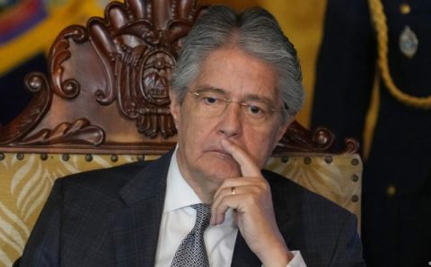 Presidente do Equador dissolve Congresso e evita impeachment