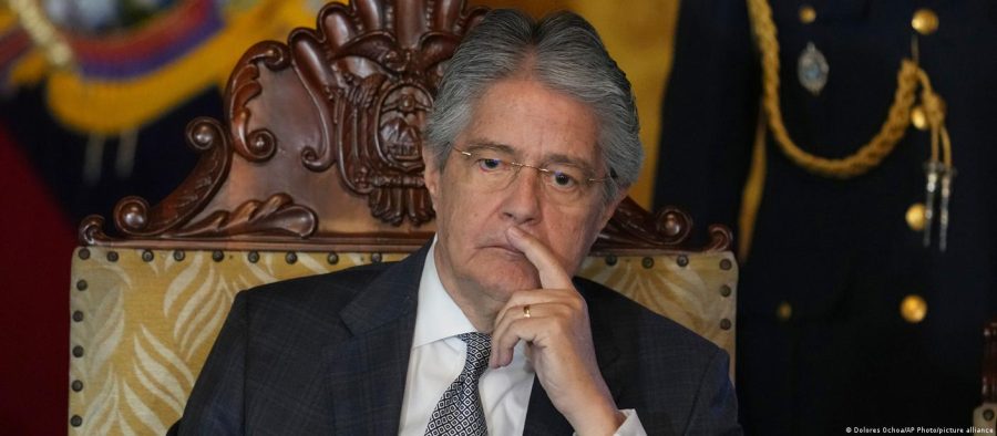 Presidente do Equador dissolve Congresso e evita impeachment