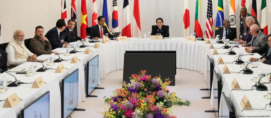 Diante de Zelenski, Lula condena invasão, mas pede diálogo