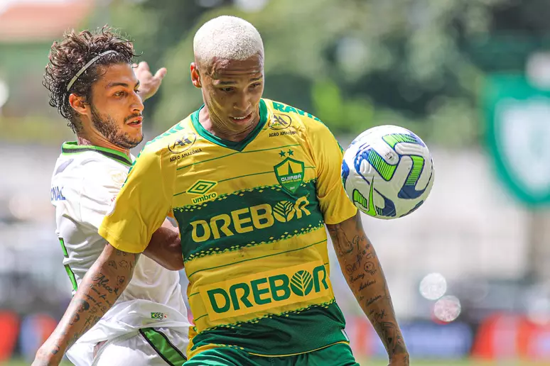 América-MG tropeça no fim, perde para o Cuiabá e segue na lanterna