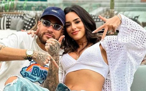 Bruna Biancardi mostra detalhes de aliança com Neymar e joia rouba a cena na web. Veja!
