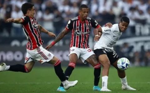 CAMPEONATO BRASILEIRO:   Corinthians segura empate com São Paulo e mantém tabu em jogo com arbitragem polêmica