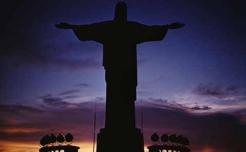 Por que Brasil está no topo de ranking de países onde mais se acredita em Deus