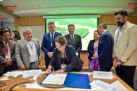 Mato Grosso assina criação da Câmara de Bioeconomia da Amazônia em Miami 