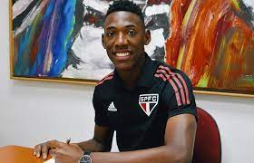 Zagueiro Léo reencontra São Paulo como pilar e capitão do Vasco da Gama