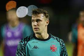 Lucas Piton, do Vasco, entra na lista de pré-convocados da Itália