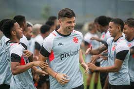 Com ausência de Bambu, zagueiro Capasso deve ser titular do Vasco contra o Fortaleza