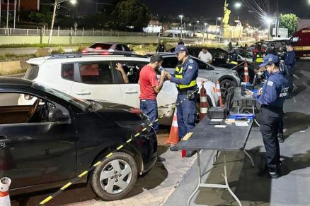 LEI SECA: Três são presos por embriaguez e 42 veículos são removidos