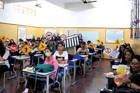 Forças de segurança realizam palestras em escola de Cuiabá com orientações para um trânsito mais seguro