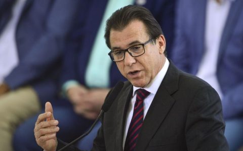 Ministro defende liberação de verba do FAT para alunos do ensino médio