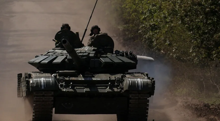 Forças russas saem em retirada perto de Bakhmut, dizem Ucrânia e grupo Wagner