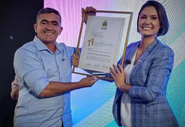 MT:  TÍTULOS QUESTIONÁVEIS:   Por obra do PL, Michelle Bolsonaro vira cidadã cuiabana e mato-grossense