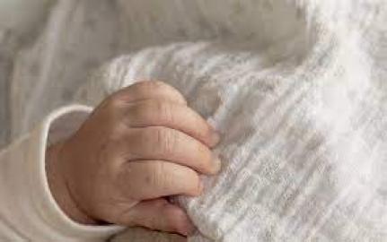 TRAGÉDIA: Recém-nascido morre sufocado enquanto dormia com a mãe