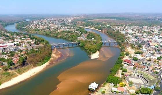 MT: A AGONIA DO GIGANTE:   O rio Araguaia está morrendo asfixiado por causa da degradação ambiental de sua bacia