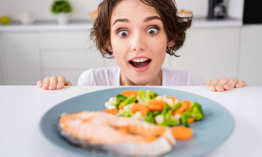 Consumir comida requentada pode fazer mal ao estômago? Veja o que os médicos dizem