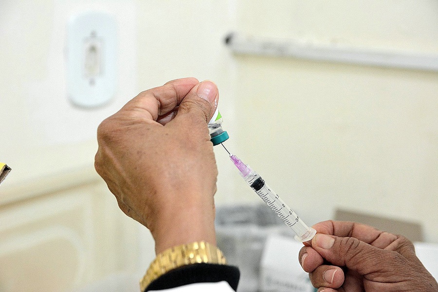 “Vacina é a única medida eficaz para evitar a forma grave da doença”, alerta secretário de Saúde sobre Covid-19