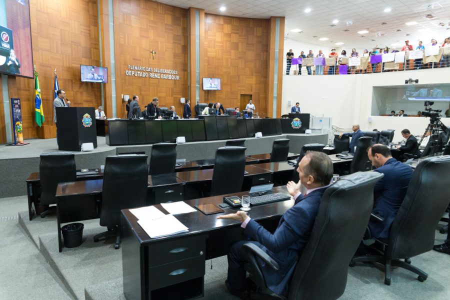 MT:  Comissão de Educação ‘patrola’ deputado do PT e aprova projeto que proíbe pronome neutro nas escolas de MT