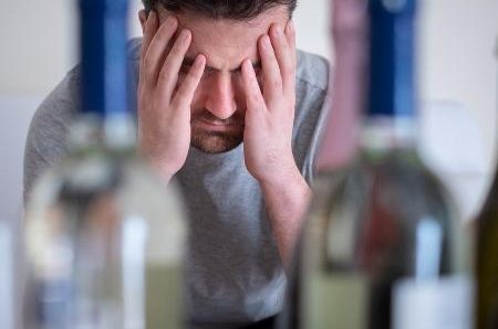 Alcoolismo e ansiedade: entenda a relação complexa entre os dois