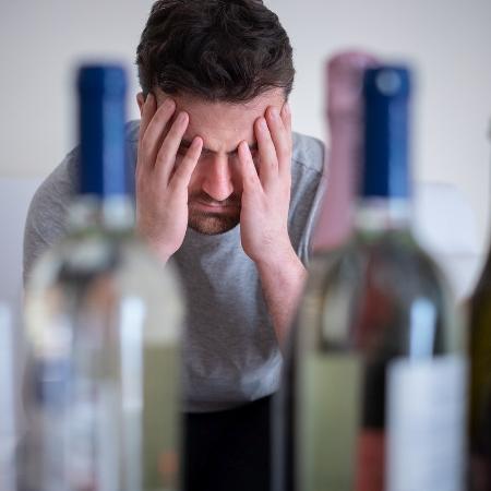 Alcoolismo e ansiedade: entenda a relação complexa entre os dois