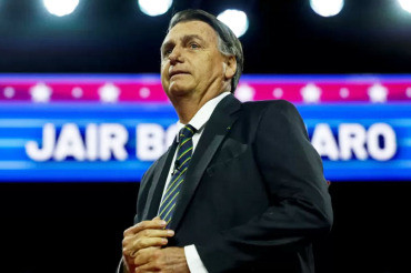 MT:  AVISO AOS DEVOTOS:   Em meio a julgamento do TSE, Bolsonaro admite se candidatar a vereador