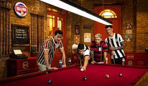 Cervejaria reúne Arrascaeta, Ganso, Pedro Raul e Victor Cuesta para partida de sinuca