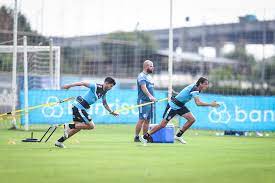 Geromel e Jhonata Robert treinam com bola, e Grêmio segue preparação para duelo contra o Bahia