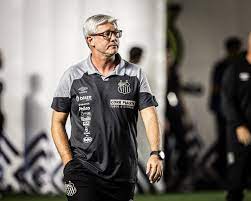 Odair compreende protestos da torcida do Santos e busca blindar elenco: “Temos que nos fortalecer”