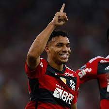 Autor do segundo gol do Flamengo, Victor Hugo celebra vitória sobre o Racing pela Libertadores