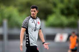 Barbieri explica momento do Vasco e reforça confiança no elenco: “Tento tirar o melhor deles”