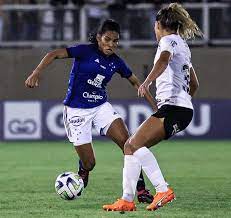 Vic Albuquerque se torna maior artilheira do Corinthians feminino e exalta vitória no Brasileirão