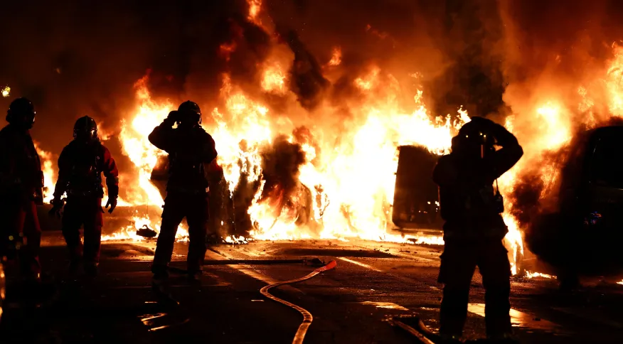Macron faz reunião de emergência após 3ª noite de protestos na França; mais de 600 são presos
