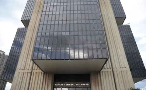 Prévia do PIB recua 2% em maio, pior resultado em cinco anos