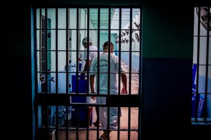 RISCO POR CAUSA DE DÉFICIT: Policiais penais apontam caos em presídios de MT e juiz manda Governo nomear concursados