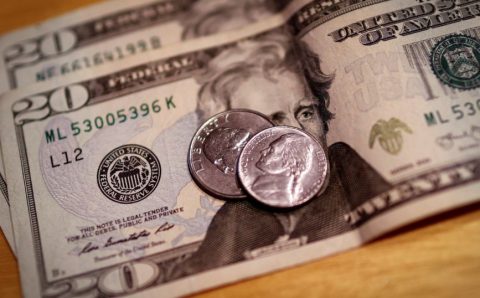 Dólar cai para R$ 4,78 e aproxima-se da mínima do ano