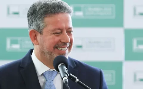 Lira quer adiar debate sobre taxação de ricos para depois da reforma