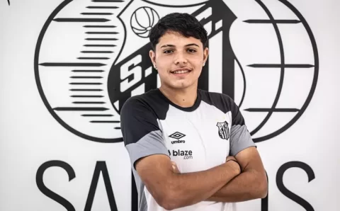 Conheça Luca Meirelles, jovem atacante do Santos que assinou seu 1º contrato profissional