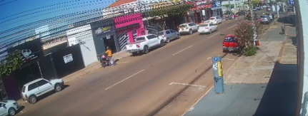MATERIAL RECUPERADO: Vídeo – Idosa é rendida e tem Hilux roubada ao estacionar