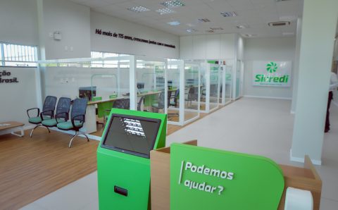 MT:  Sicredi coloca nome de consumidor no Serasa e juíza manda retirar sob pena de multa
