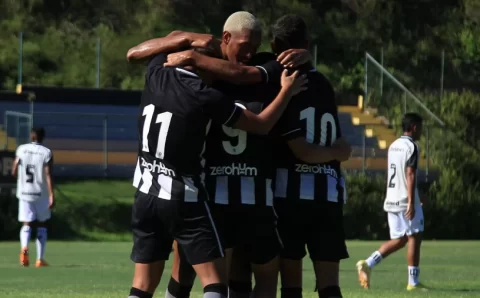 Botafogo é superado em casa pelo Bahia e perde a liderança do Campeonato Brasileiro